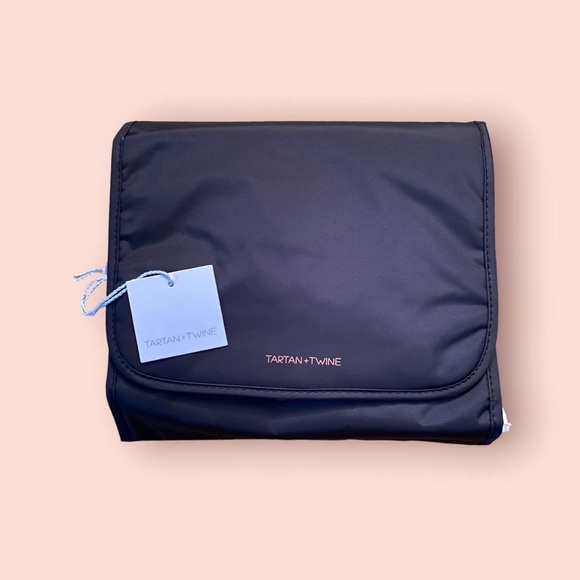 NWT Tartan & Twine Valet Hanging Tolietry Bag with Magnetic Closure - Picture 1 of 3